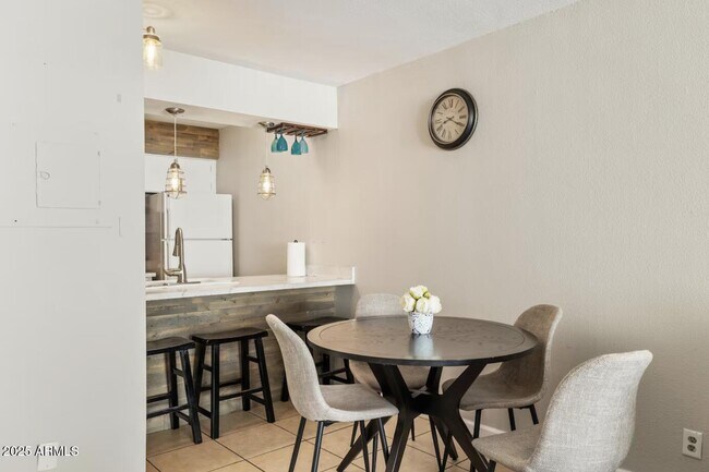 Foto del edificio - 7625 E Camelback Rd