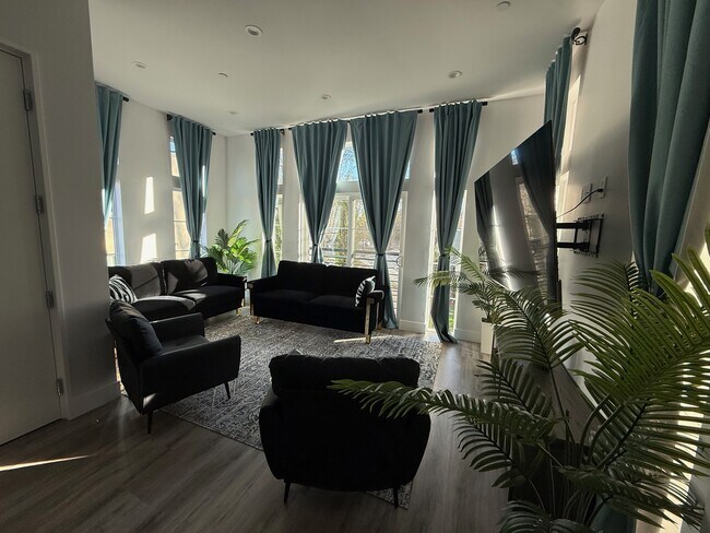 Foto del edificio - 2012 Uptown Aly