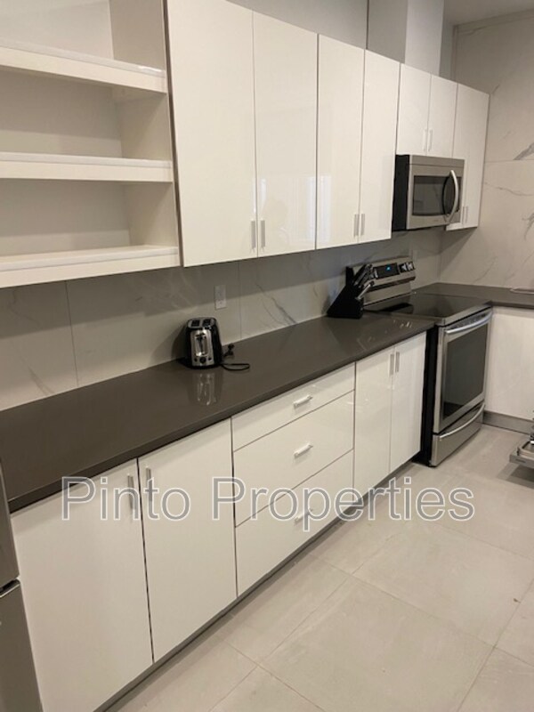 Photo du bâtiment - 10749-10786 86 Ave NW