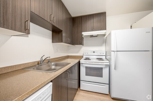 2BR, 2BA - 950 SF - Kitchen - Mardi Gras Apartments