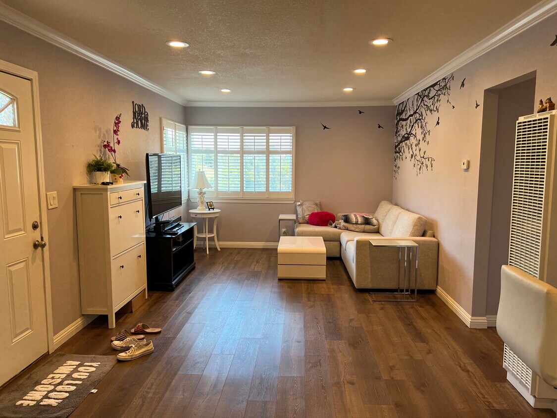 Foto principal - 4812 Daisy St