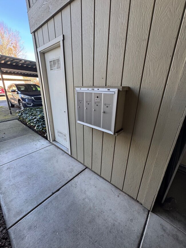 Building Photo - z6850Countryclubdr