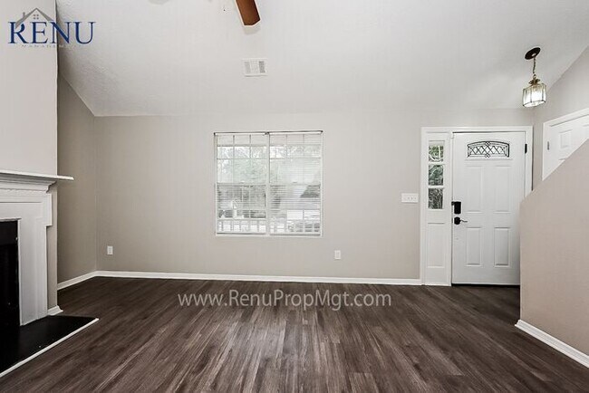 Foto del edificio - Now available 4 bedrooms 2 baths