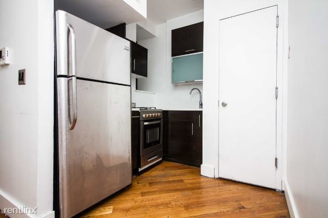 Building Photo - 461 Chauncey St