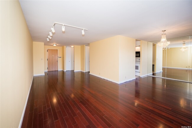 Building Photo - 141 Great Neck Rd