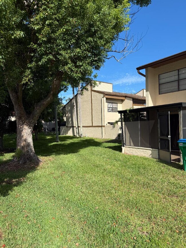 Foto del edificio - 9209 Seminole Blvd