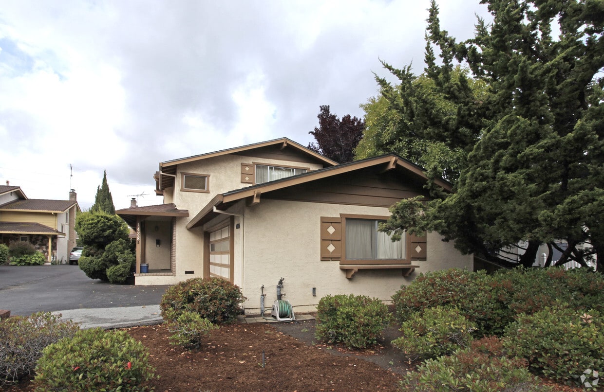 Building Photo - 1438-1440 Kentfield Ave