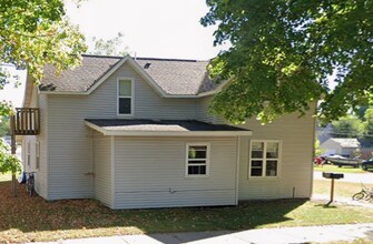 Building Photo - 1520 8th St E