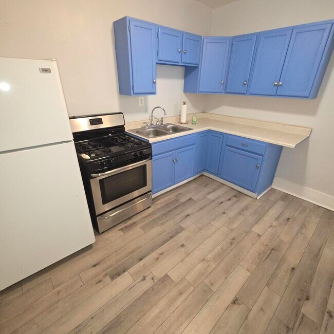 Foto del edificio - 3301 W Potomac Ave