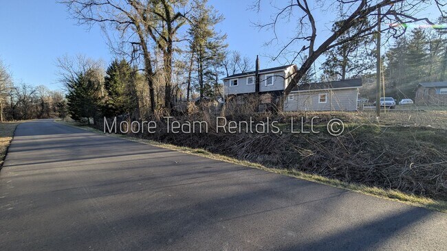 Foto del edificio - 906 White Pine Dr
