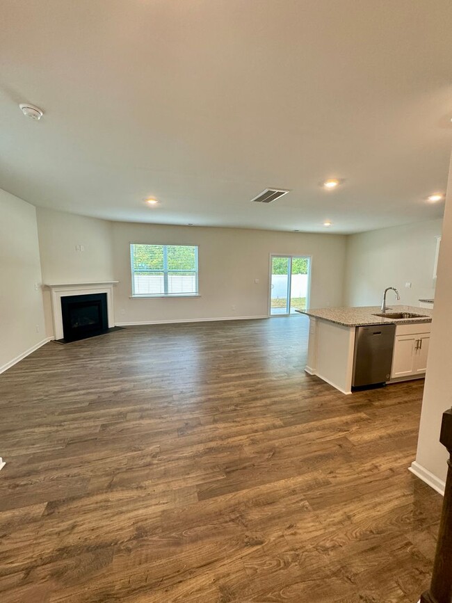 Building Photo - New 3BR/2.5BA Home in Hamilton Woods