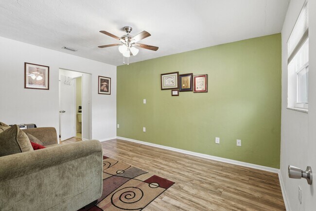 Foto del edificio - 3310 NW 28th Ave