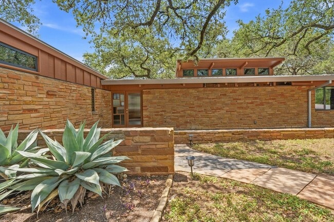 Building Photo - 407 Almarion Dr