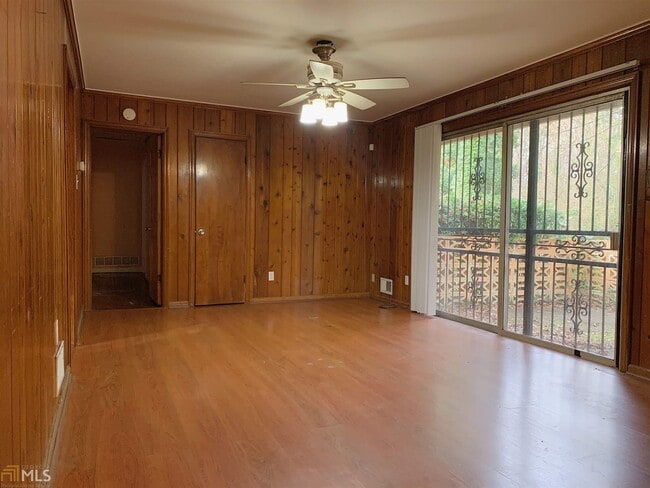Building Photo - 1840 Glenview Dr SW