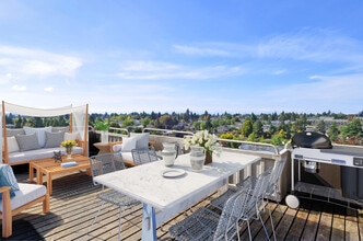 Building Photo - 5976 Tisdall St