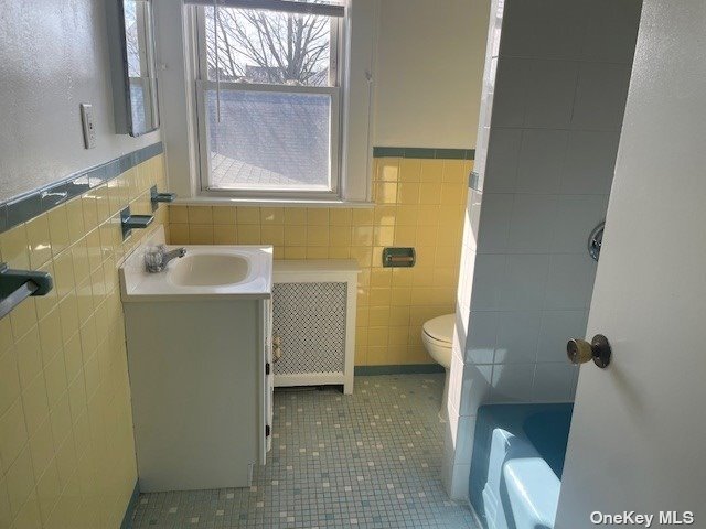 Building Photo - 303 Burkhard Ave