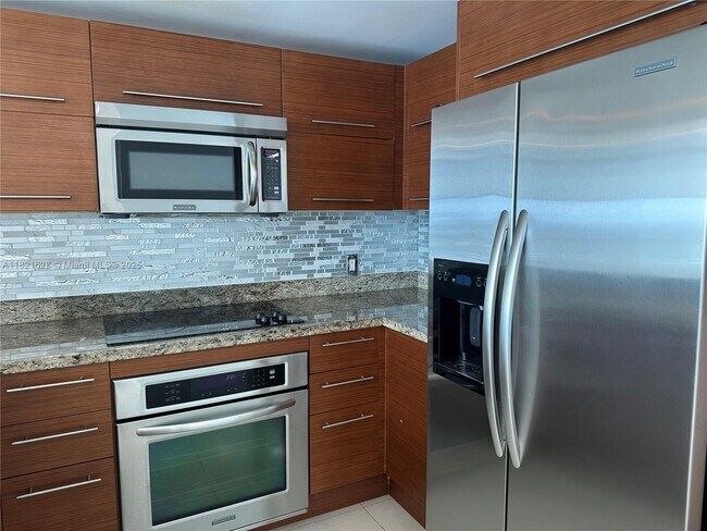 Building Photo - 2641 N Flamingo Rd