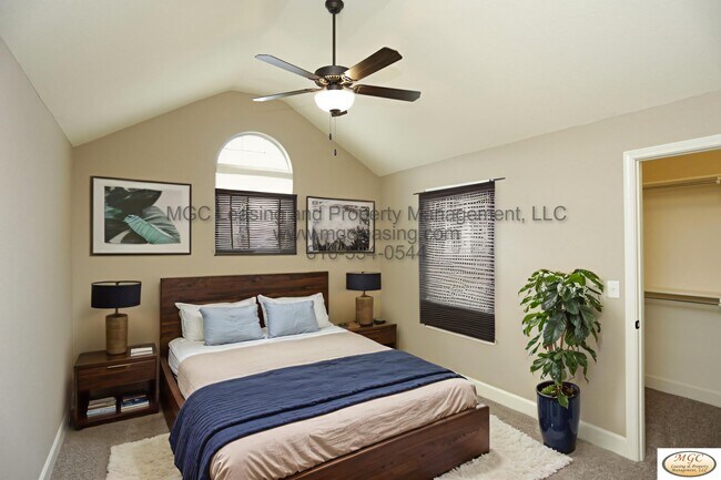 Building Photo - 502 N Foxridge Dr