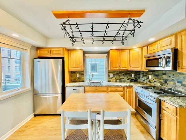 Foto del edificio - 4123 California Ave SW