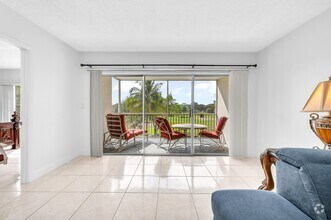 Building Photo - 2800 N Palm Aire Dr