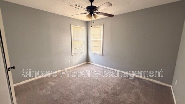 Foto del edificio - 3737 SE 24th St