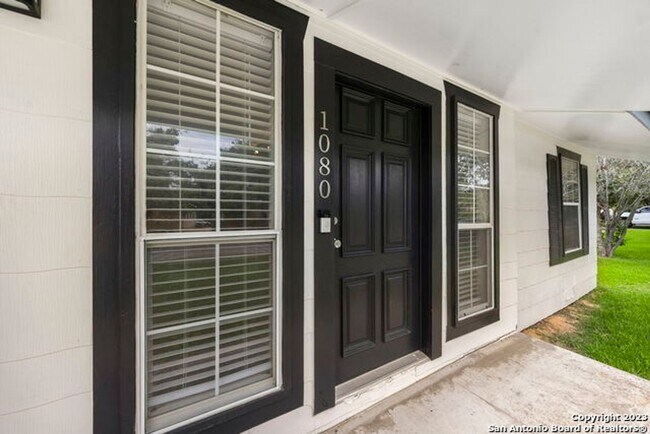 Foto del edificio - Gorgeous home in Terrell Hills neighborhood.