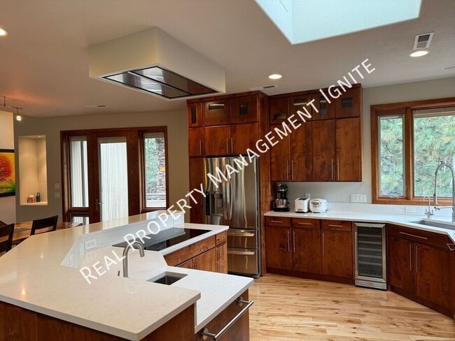 Building Photo - 3337 NW McCready Dr