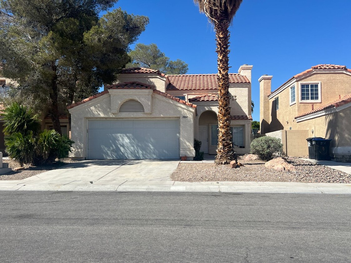 Primary Photo - 3 BEDROOM, 2.5 BATH HOUSE WITH TWO CAR GAR...