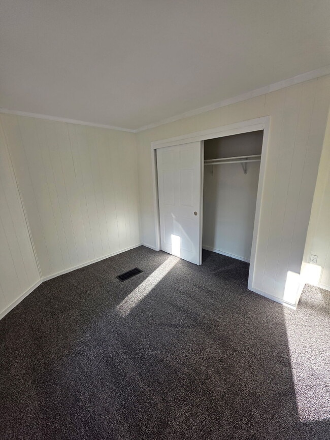 Building Photo - Beautiful 3 bedroom home located on Myrtle Hill Park!