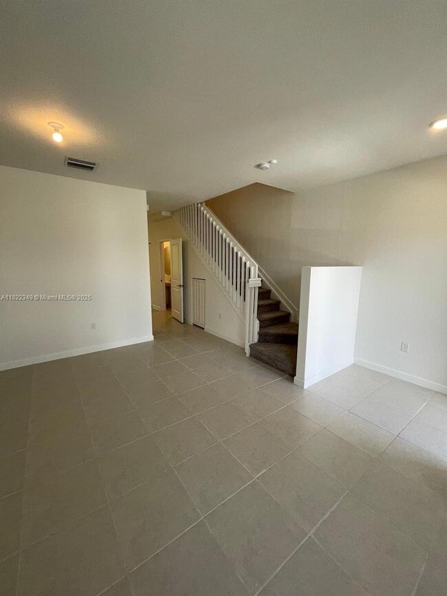 Foto del edificio - 2660 SE 19th St
