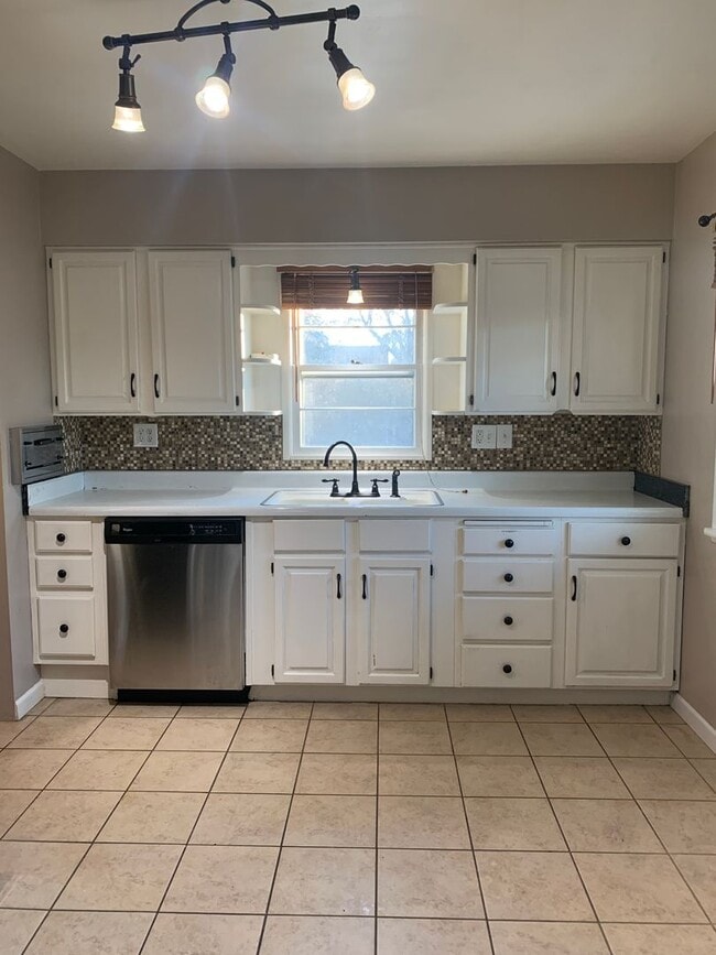 Foto del edificio - 3 bedroom 2 bath home centrally located