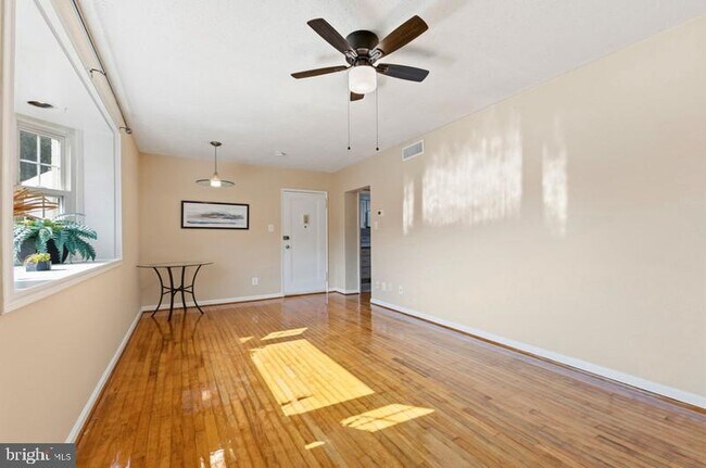 Building Photo - 2910 Peyton Randolph Dr