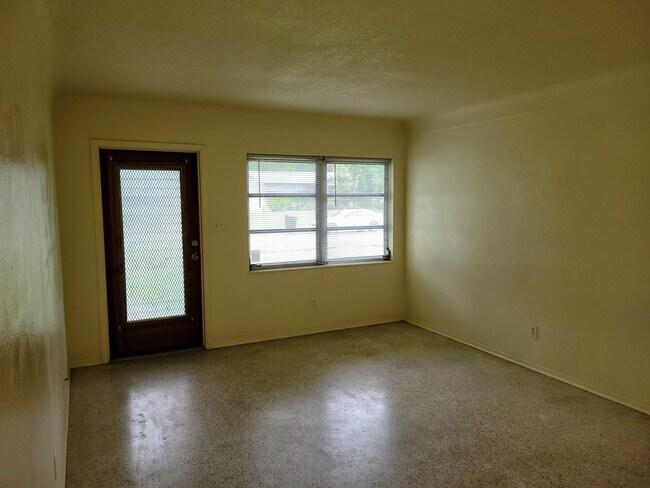 Building Photo - 755 42nd Ave N