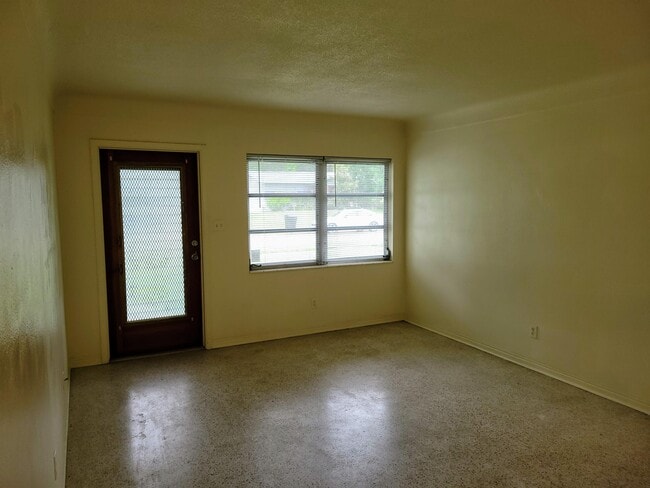 Foto del edificio - 755 42nd Ave N