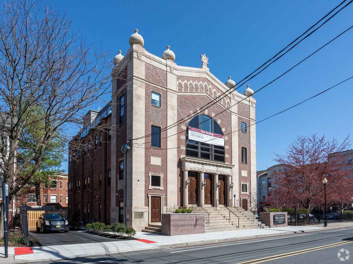 Building Photo - Neilson Crossing
