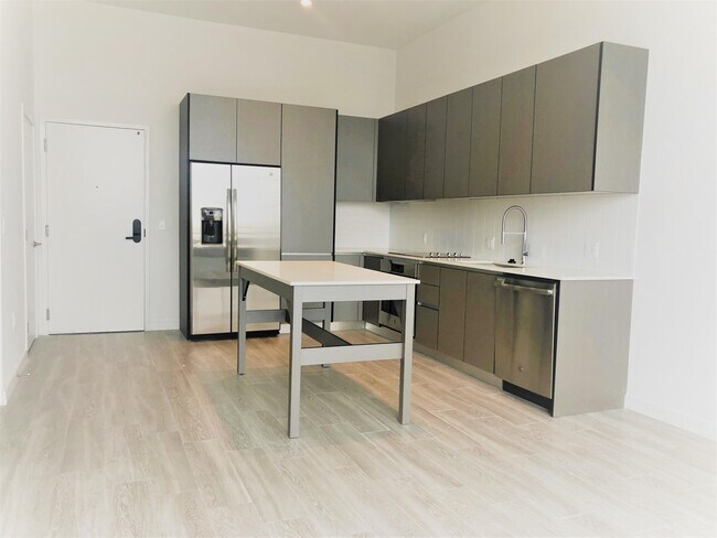 Foto del edificio - 240 NW 25th St