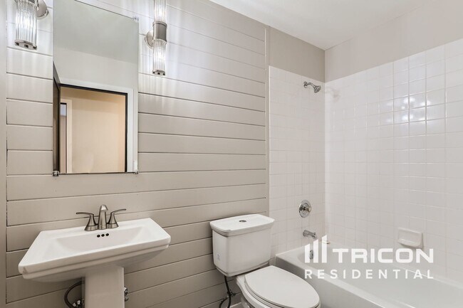 Foto del edificio - 624 95th Dr SE