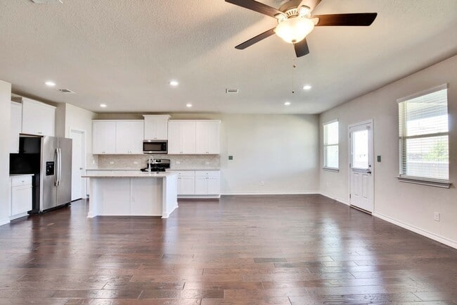 Building Photo - 8008 Massa Dr