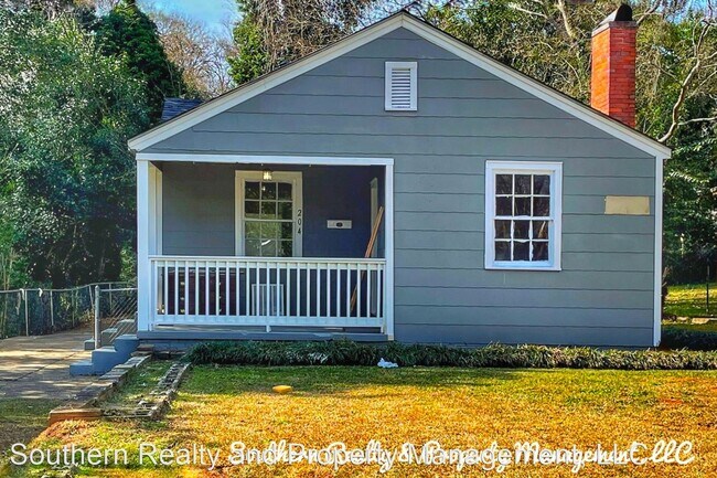 Building Photo - 3 br, 1 bath House - 204 Bradley Drive