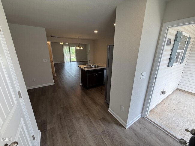 Building Photo - 1063 Peony Ln