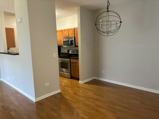 Foto del edificio - 512 Pineridge Dr N
