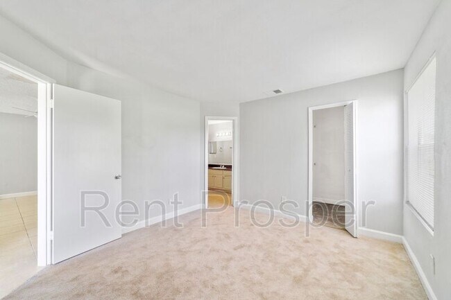 Building Photo - 4732 Walden Cir