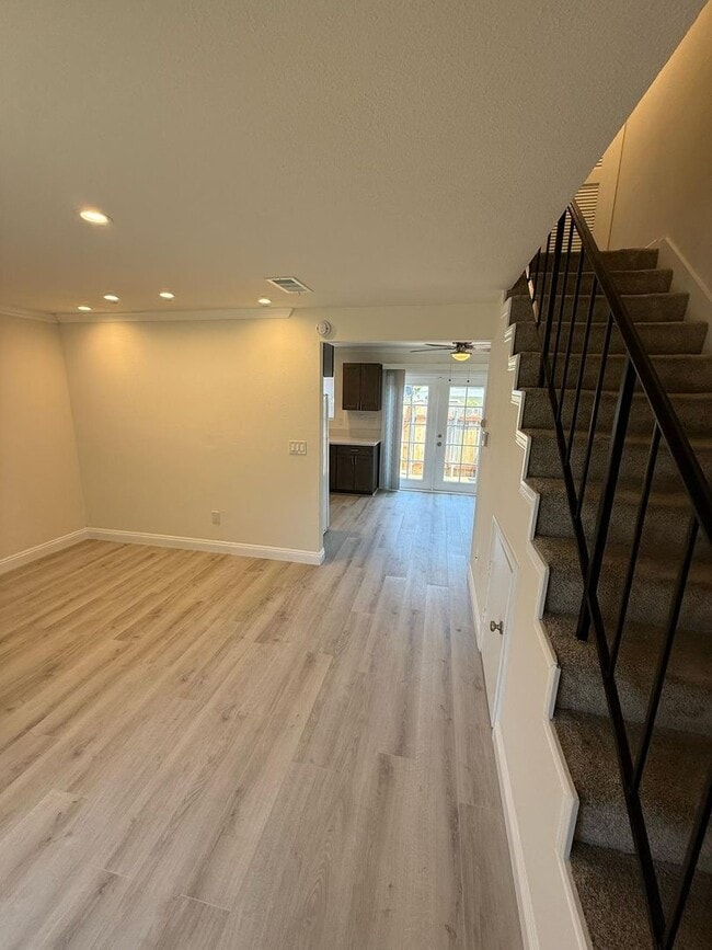Foto del edificio - 2 bedroom 1.5 Bath Upgraded Townhome