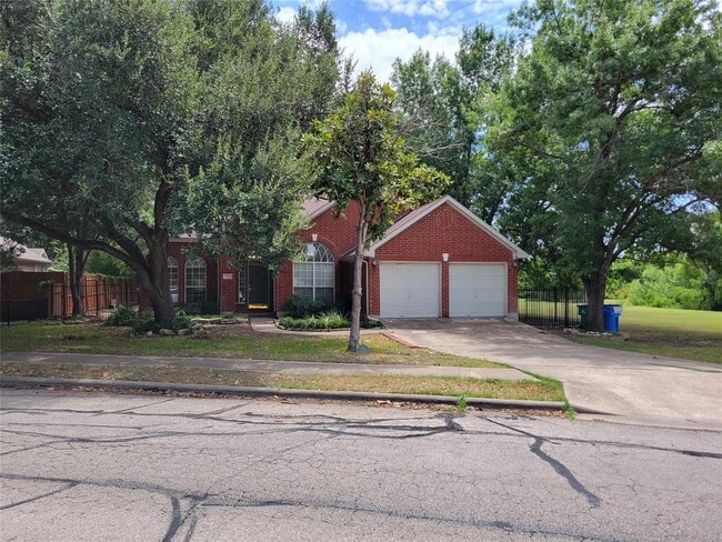 Building Photo - 105 W Oxford Dr