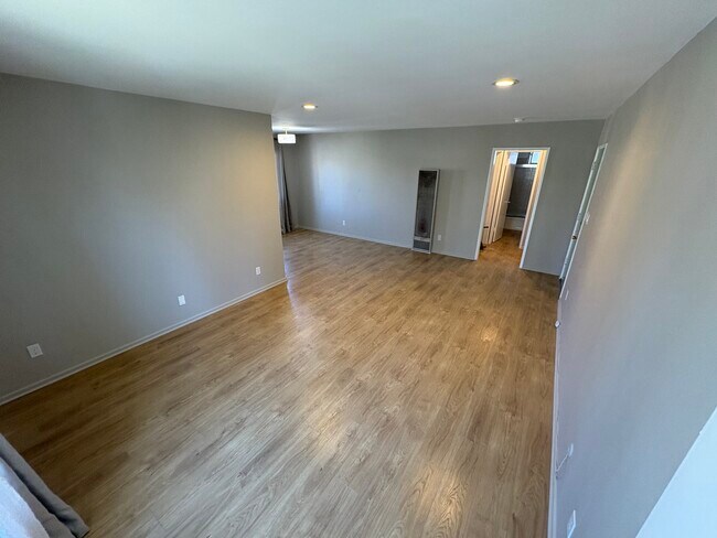 Foto del edificio - 510 N Van Ness Ave