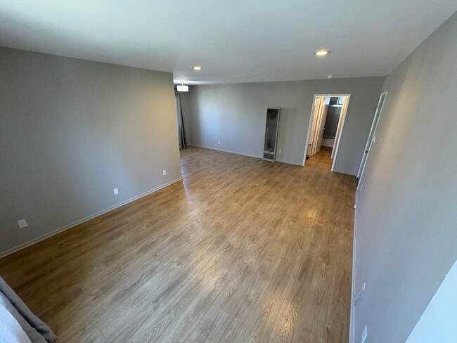 Building Photo - 510 N Van Ness Ave