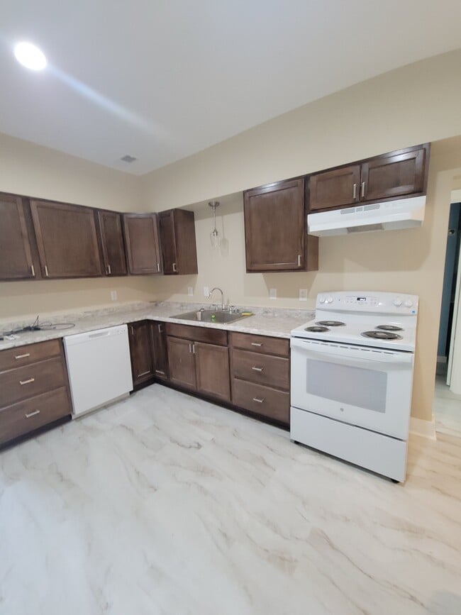 Building Photo - 100 W Washington St