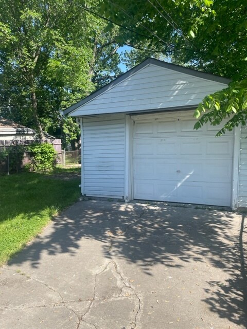 Building Photo - 11219 Studebaker Ave