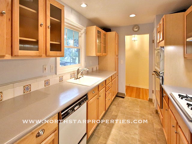 Foto del edificio - Great Lake Oswego Home Walking Distance to Everything