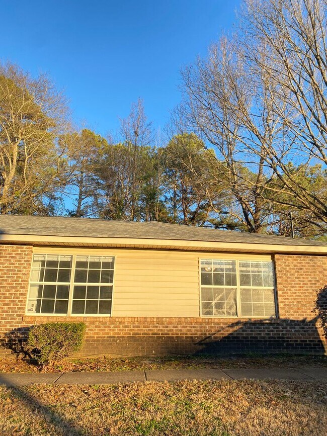 Foto del edificio - Available Fall 2026!